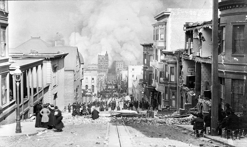 Street photograph of a crowd watching a fire during the 1906 San Francisco Earthquake